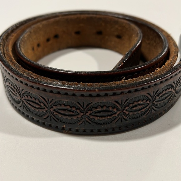 Vintage - brown, leather tooled belt, brass hardware - Picture 2 of 6